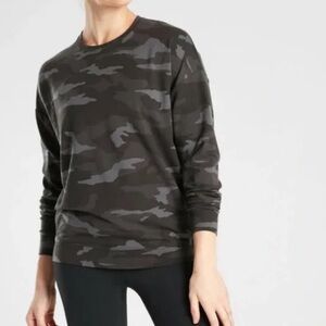 Athleta black and gray camo long sleeve shirt women’s small oversized comfy